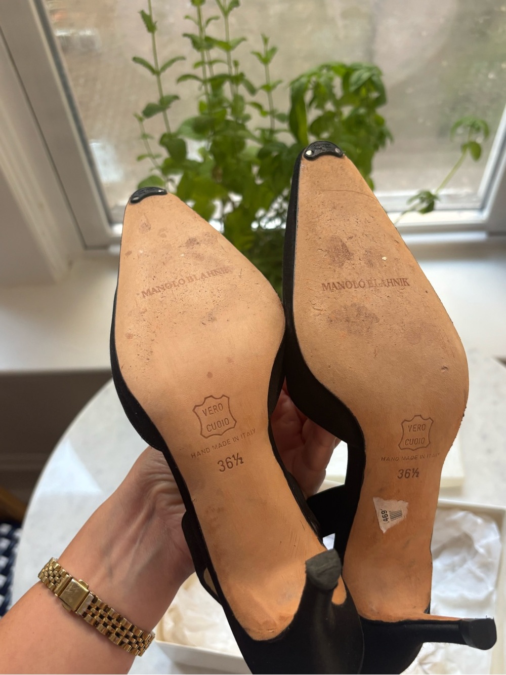 Manolo Blahnik Black Slingback Pumps in original box - Picture 5 of 7